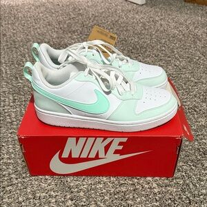 NIB! Nike Kids' Court Borough - size 7